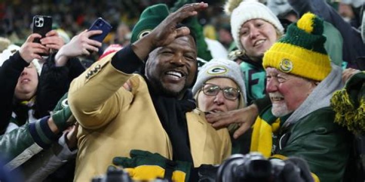 Did a ref really do the Lambeau Leap?