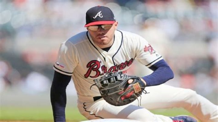 What glove does Freddie Freeman use?